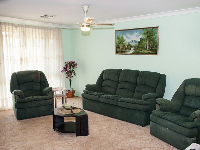 42 Stockdale Cres, Abbotsbury NSW 2176