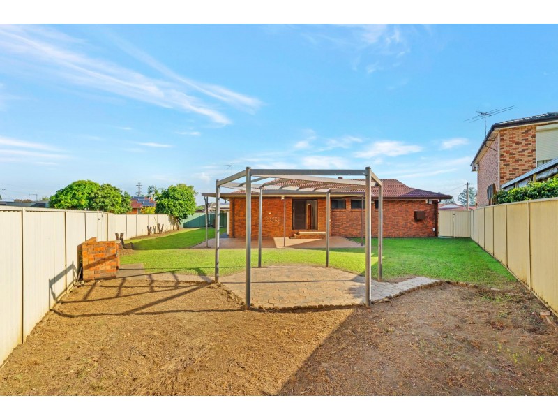 4 Meredith Close, Fairfield NSW 2165