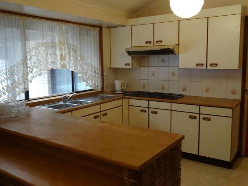 2 Kedron Place, St Johns Park NSW 2176