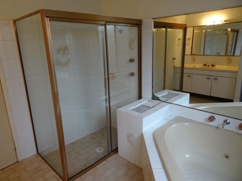 2 Kedron Place, St Johns Park NSW 2176