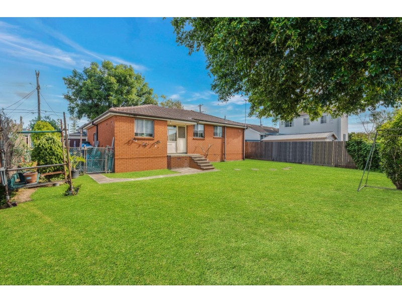 23 Cambewarra Road, Fairfield West NSW 2165