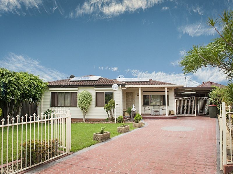 12 Snowdon Cres, Smithfield NSW 2164