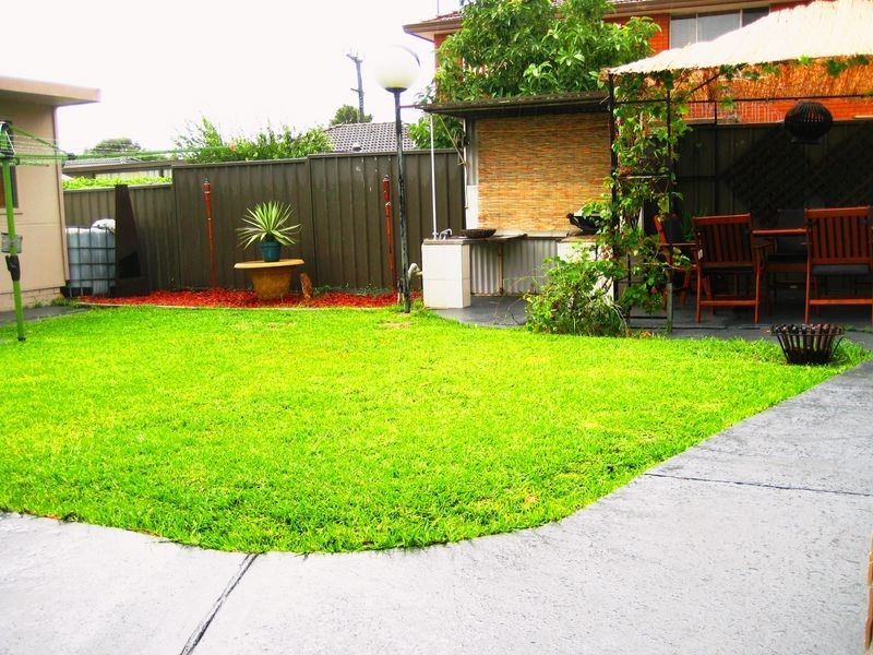 12 Snowdon Cres, Smithfield NSW 2164