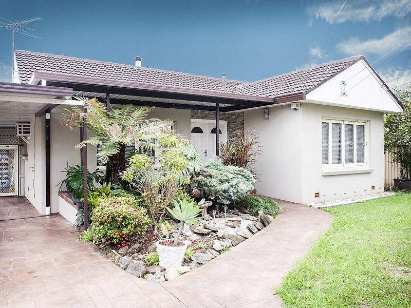 36 Cockburn Cres, Fairfield East NSW 2165