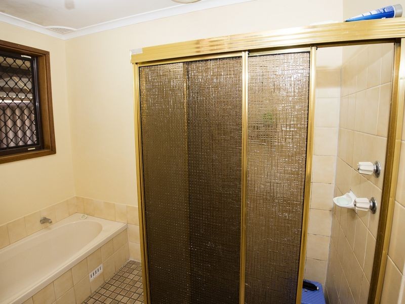 21 Geelong Crescent, St Johns Park NSW 2176