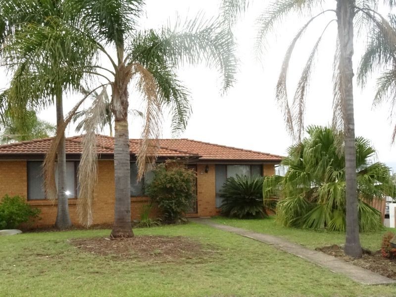 8 Dark Close, Edensor Park NSW 2176