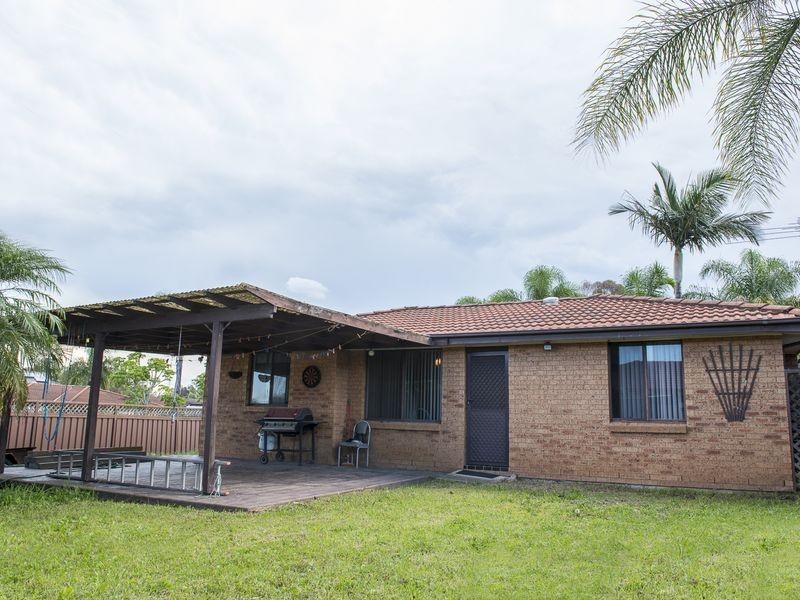 8 Dark Close, Edensor Park NSW 2176
