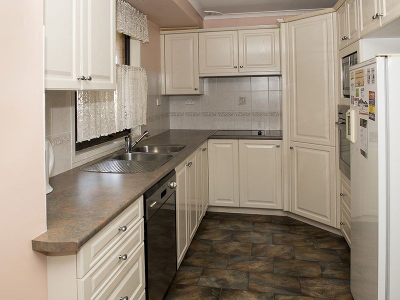 8 Dark Close, Edensor Park NSW 2176