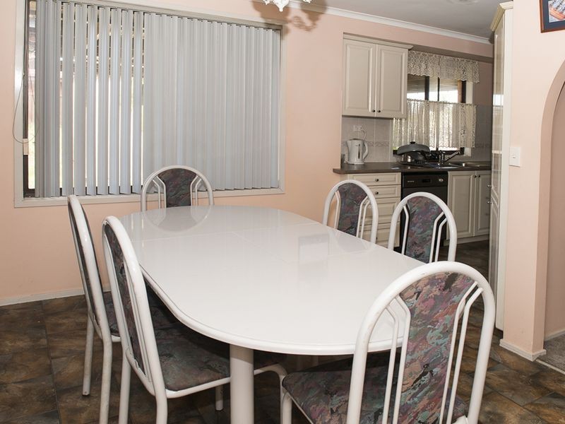 8 Dark Close, Edensor Park NSW 2176