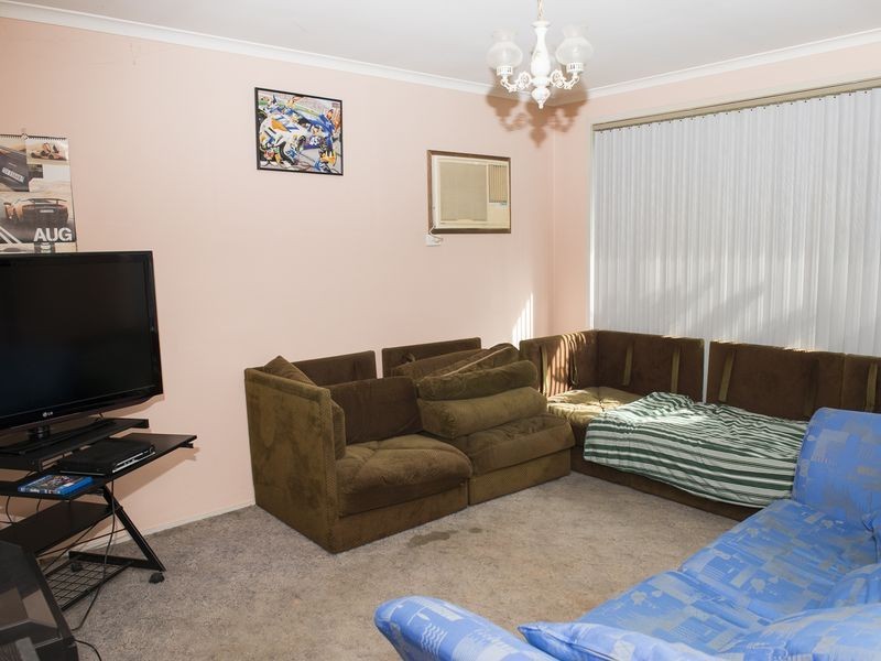 8 Dark Close, Edensor Park NSW 2176