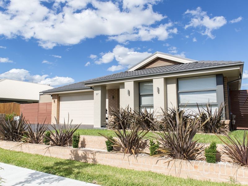 37 Agostini Cct, Oran Park NSW 2570