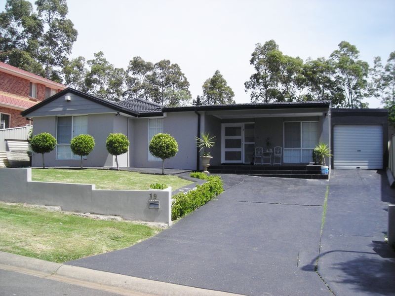 19 Glen Elgin Cres, Edensor Park NSW 2176