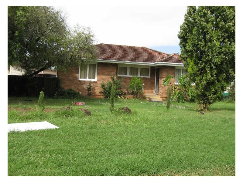 77 Tasman Parade, Fairfield West NSW 2165