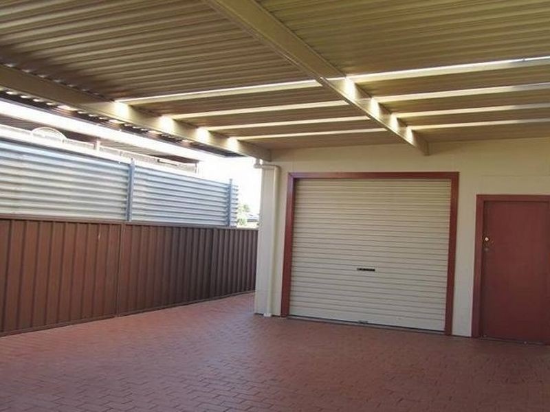 21 Kambala Cres, Fairfield West NSW 2165