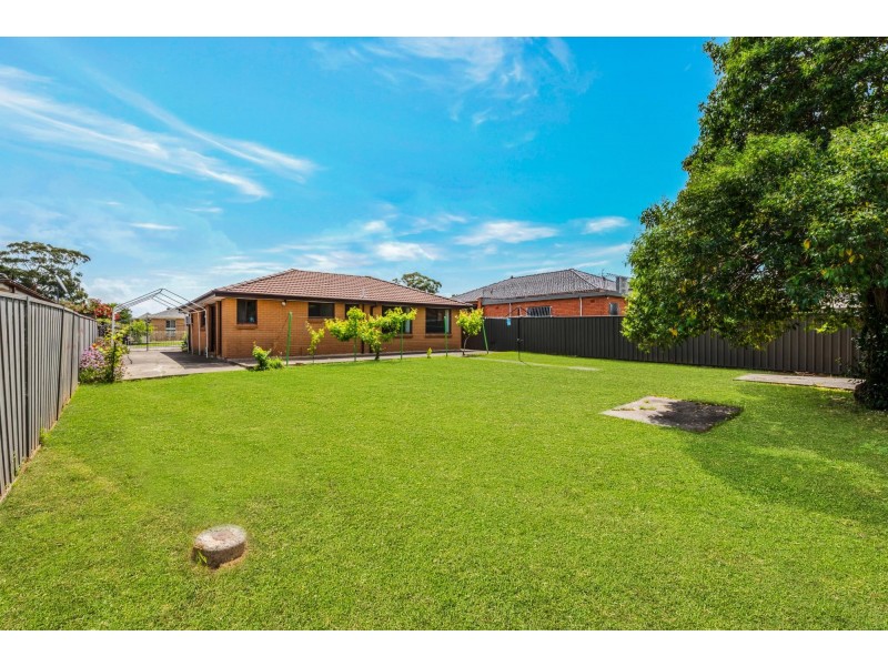 8 Lyell Street, Bossley Park NSW 2176