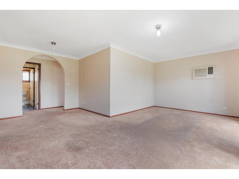 8 Lyell Street, Bossley Park NSW 2176