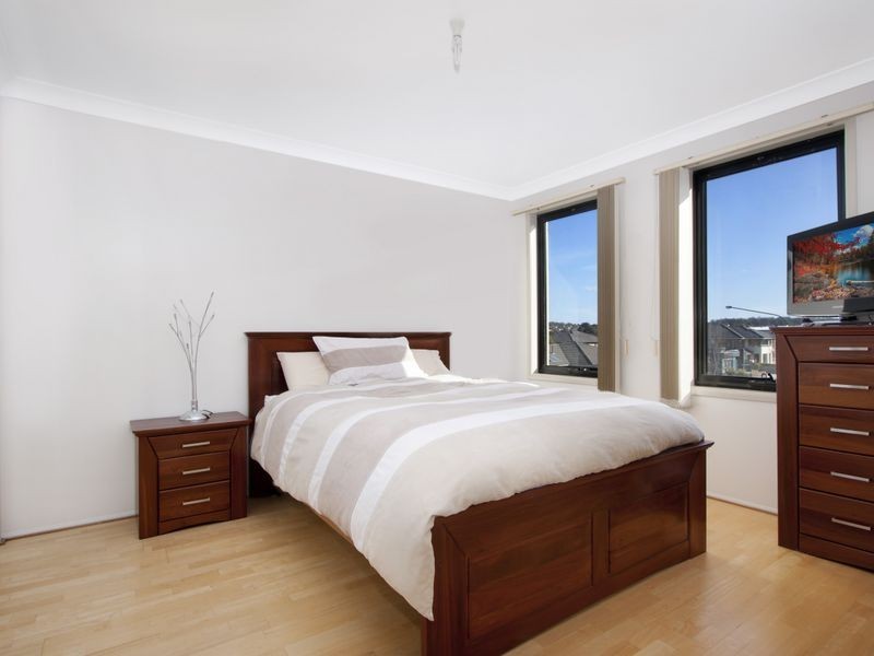 1 Gladstone Close, West Hoxton NSW 2171