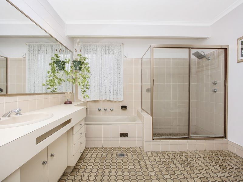 7 Seri Place, Bossley Park NSW 2176