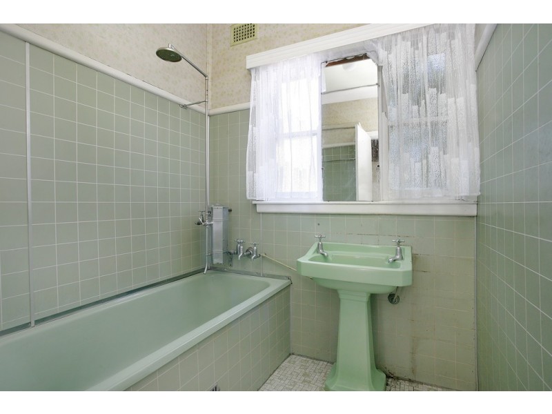 28 Fraser Road, Canley Vale NSW 2166