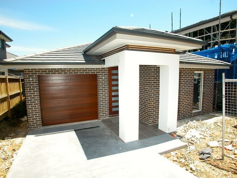 37 Rowe Drive, Potts Hill NSW 2143