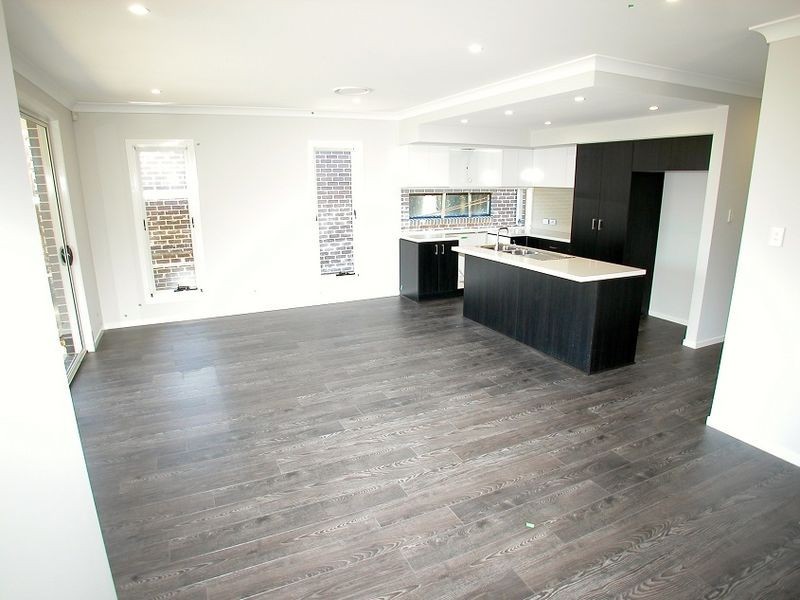 37 Rowe Drive, Potts Hill NSW 2143