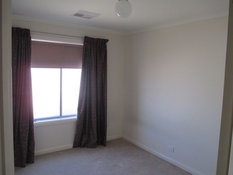 43 Fleming Crescent, Mansfield Park SA 5012
