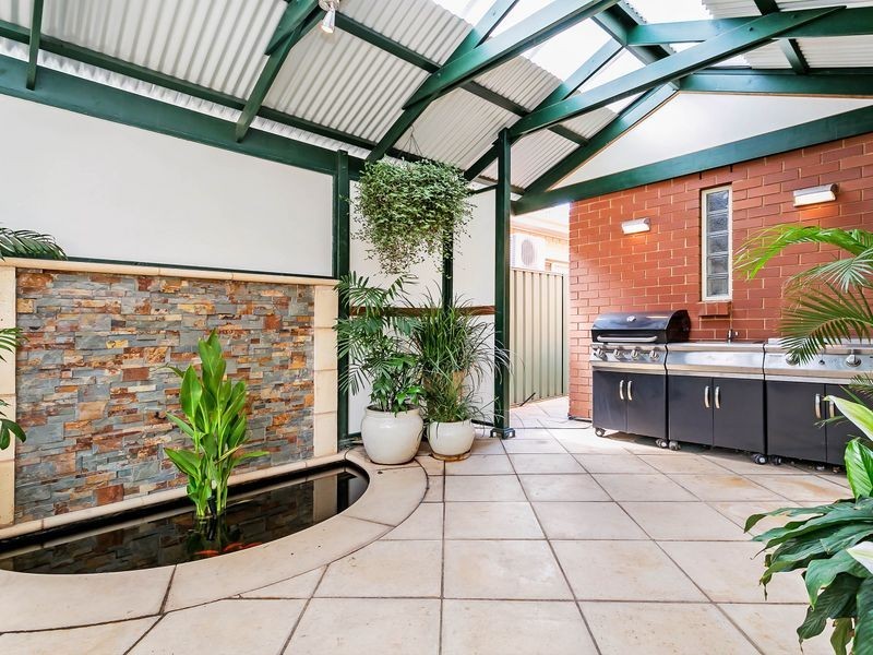 11 Spencer Court, Mawson Lakes SA 5095