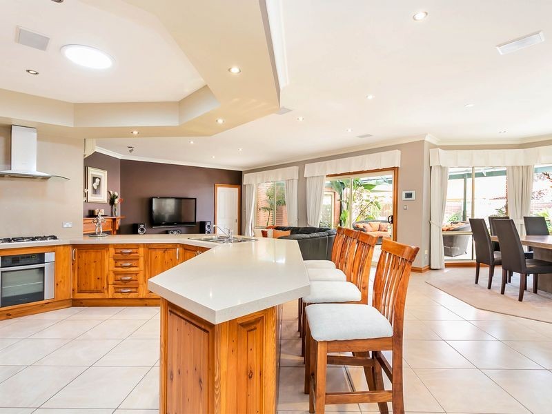 11 Spencer Court, Mawson Lakes SA 5095