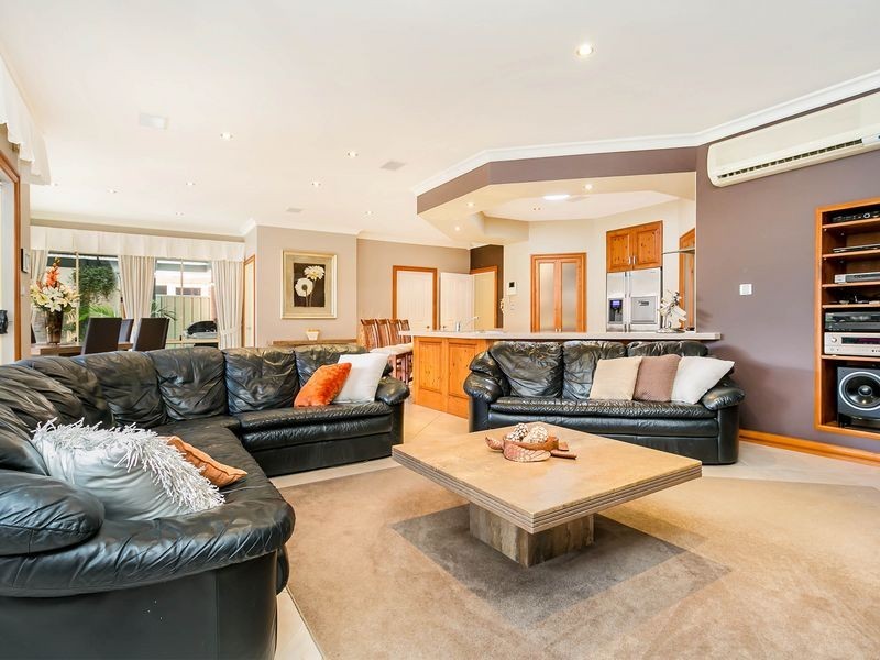 11 Spencer Court, Mawson Lakes SA 5095