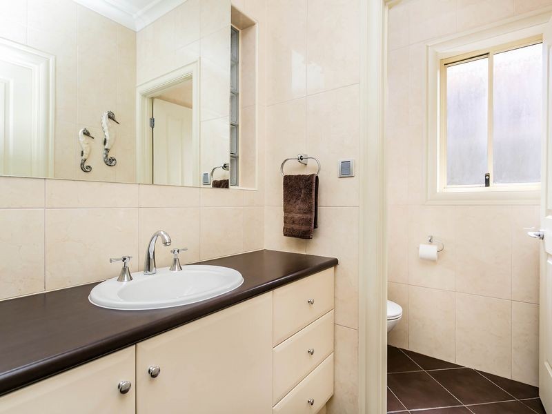 11 Spencer Court, Mawson Lakes SA 5095