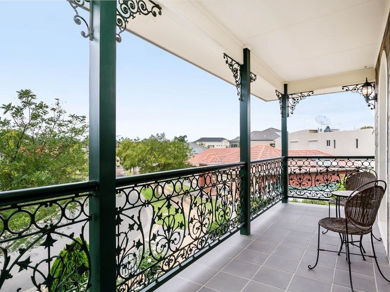 11 Spencer Court, Mawson Lakes SA 5095