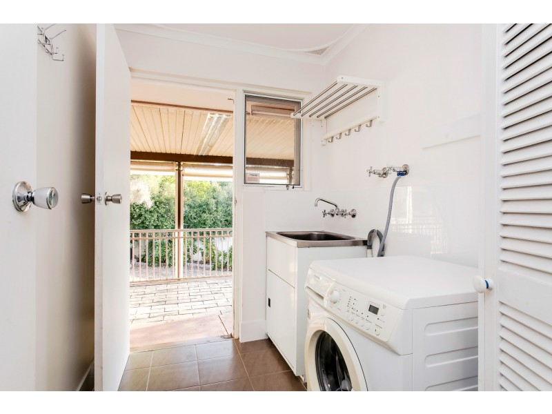 18 Fraser Avenue, Happy Valley SA 5159