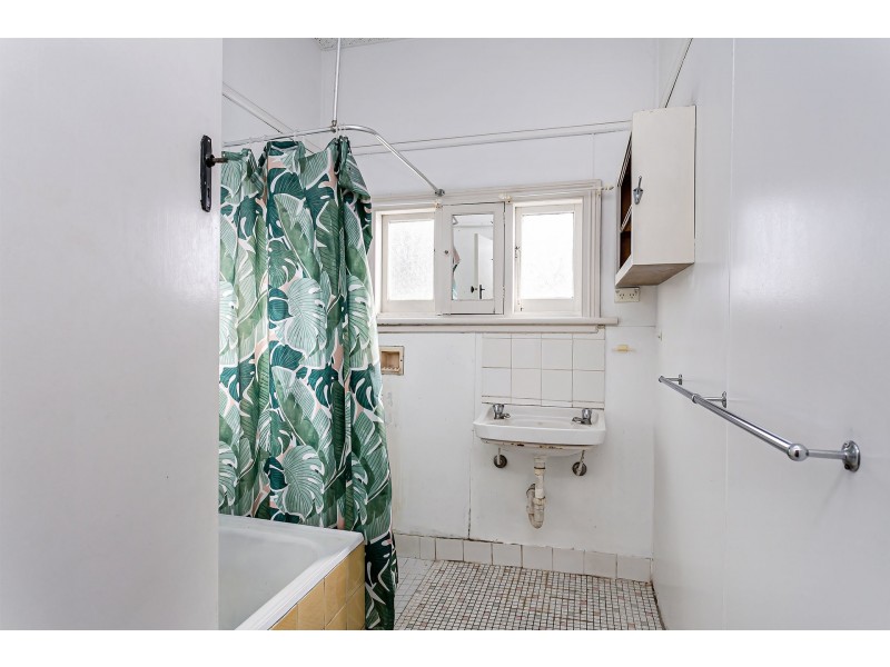 77 Maple Avenue, Royal Park SA 5014