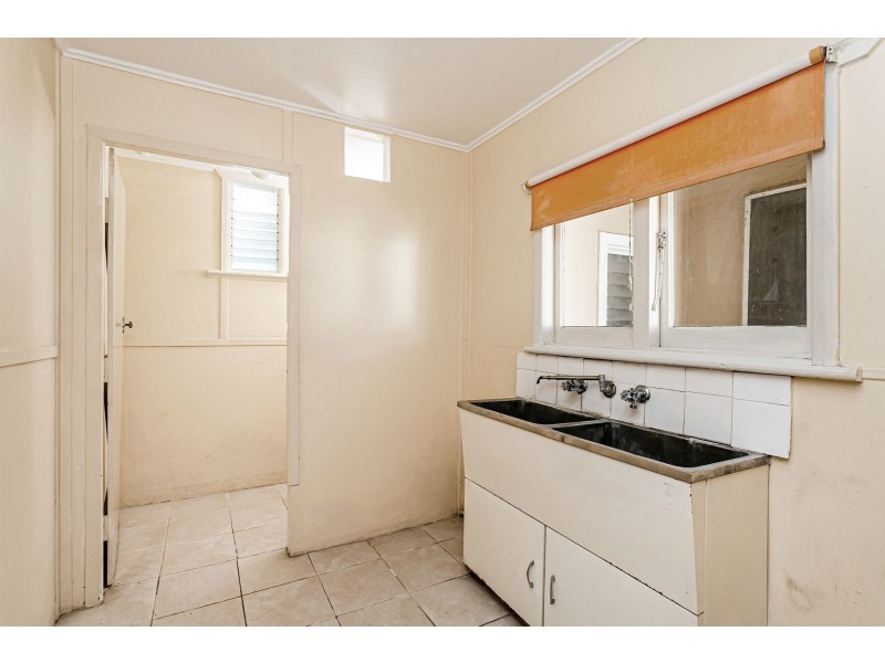 77 Maple Avenue, Royal Park SA 5014