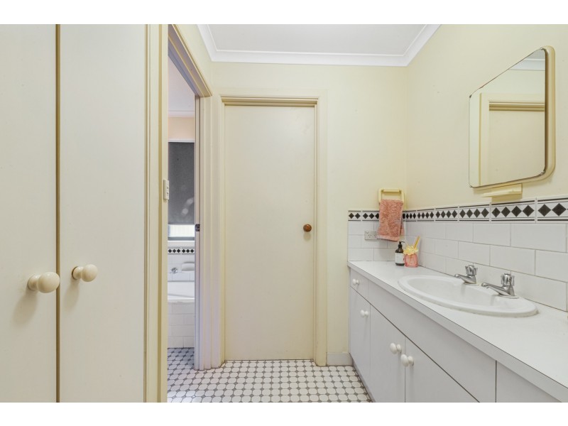 14 Carrondown Walk, Brompton SA 5007