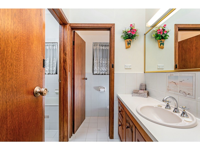 20 Wanbi Court, Craigmore SA 5114