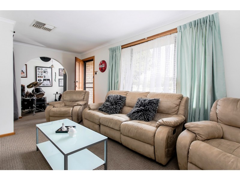 15 Baldina Crescent, Craigmore SA 5114