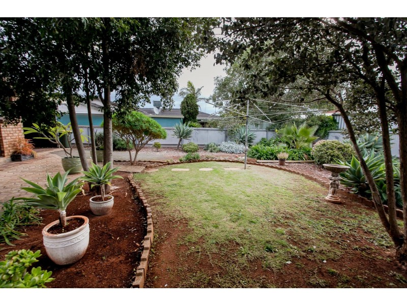 15 Baldina Crescent, Craigmore SA 5114