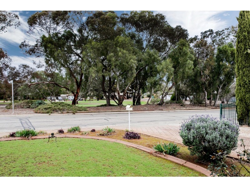 15 Baldina Crescent, Craigmore SA 5114