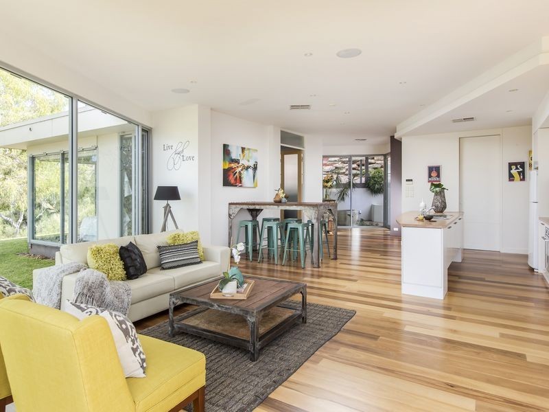 6 Whitbread Grove, Skye SA 5072