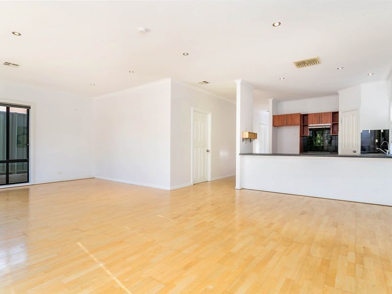 10 Plover Street, Mawson Lakes SA 5095