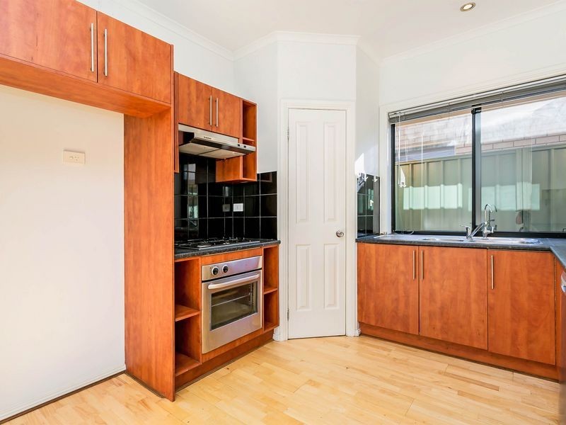 10 Plover Street, Mawson Lakes SA 5095