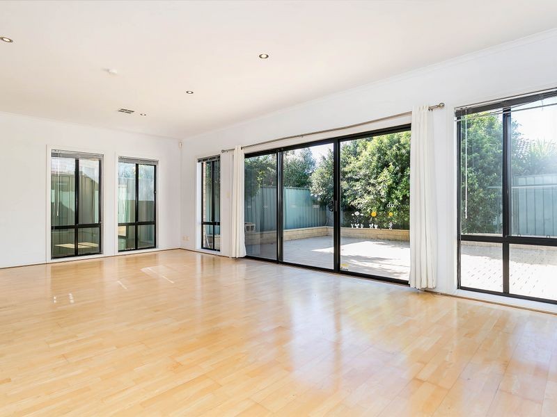 10 Plover Street, Mawson Lakes SA 5095