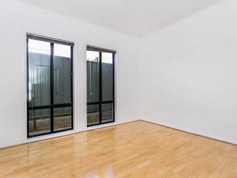 10 Plover Street, Mawson Lakes SA 5095