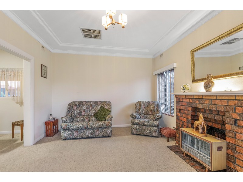 16 Honeyton Street, Seaton SA 5023