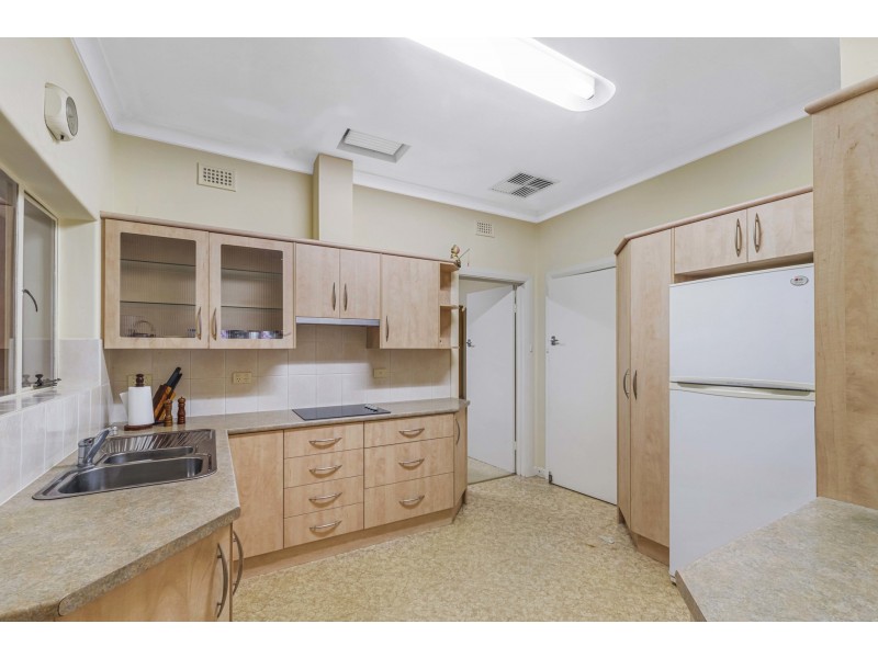 16 Honeyton Street, Seaton SA 5023