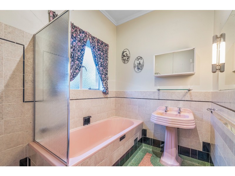 16 Honeyton Street, Seaton SA 5023