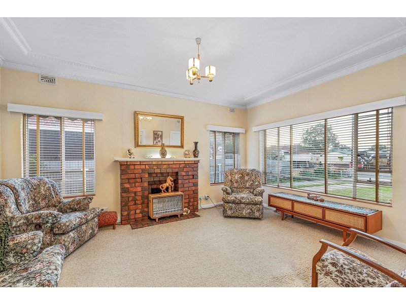 16 Honeyton Street, Seaton SA 5023