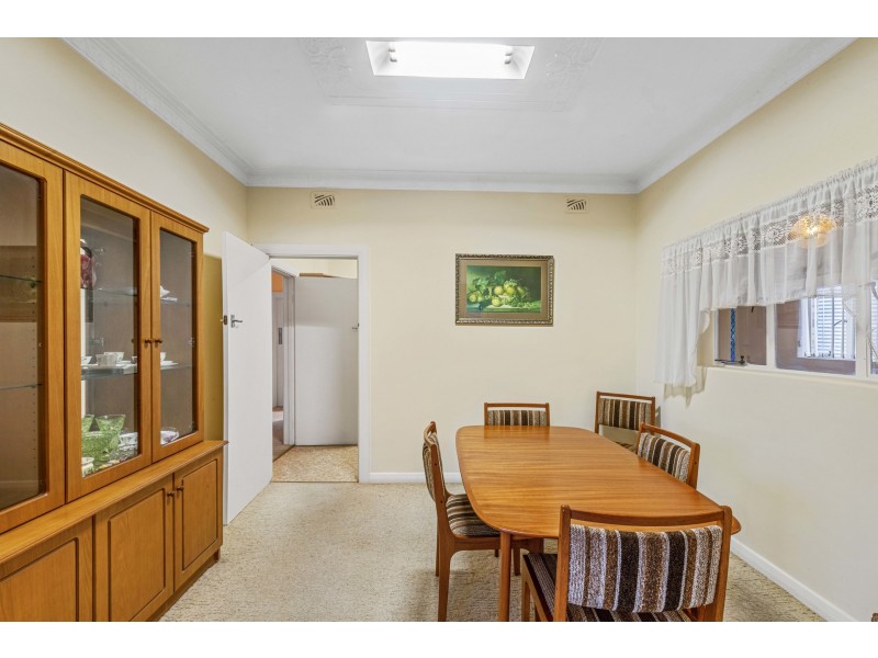 16 Honeyton Street, Seaton SA 5023