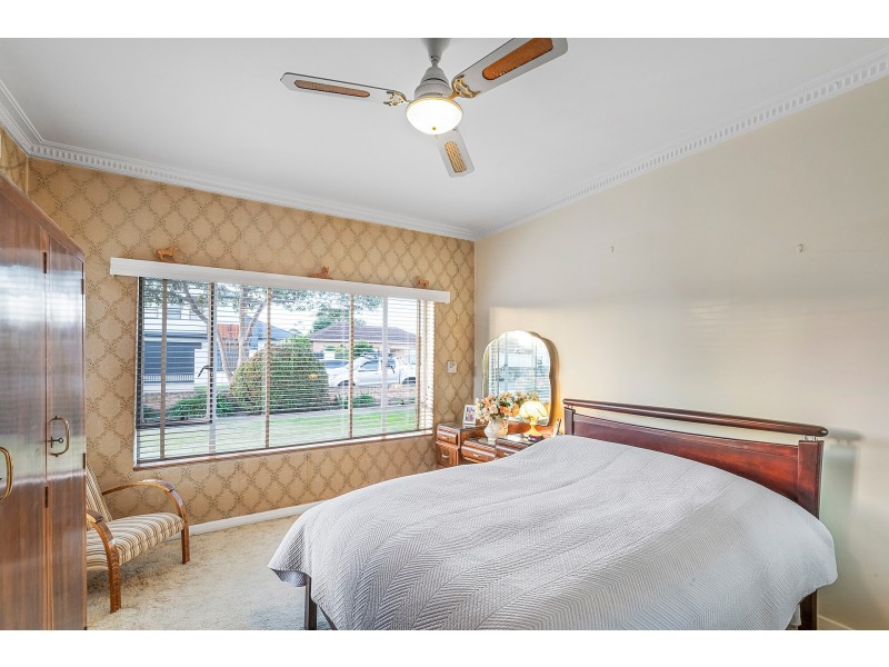 16 Honeyton Street, Seaton SA 5023